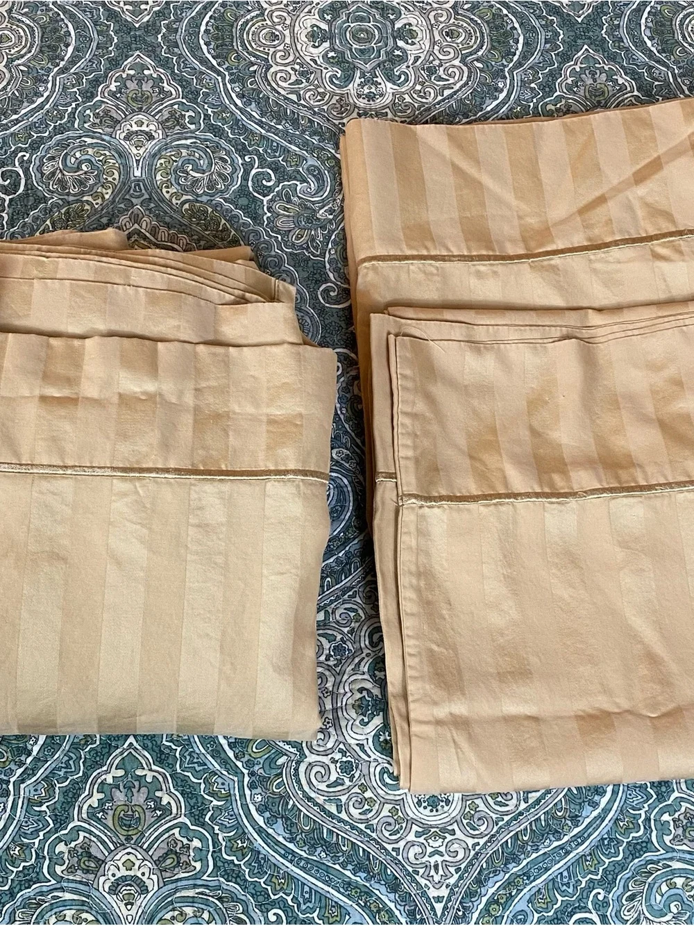 Wamsutta Champagne Stripe Sheet Set (3) Gold / King 1 flat sheet 2 K Pillowcases